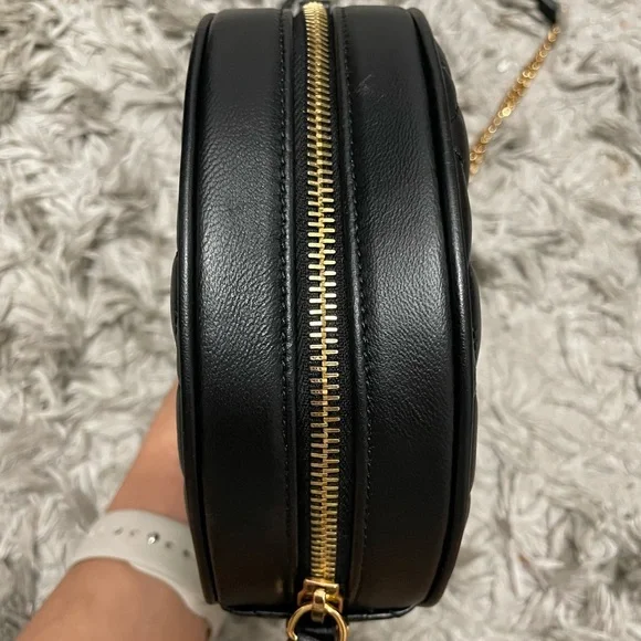 Versace black leather crossbody bag. - Picture 5 of 10